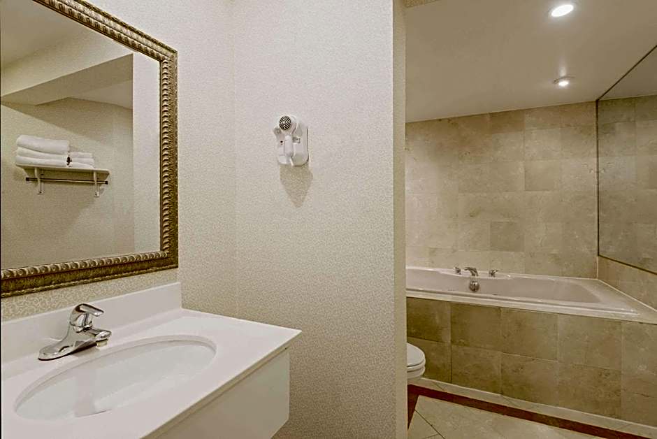 Super 8 by Wyndham Sturbridge