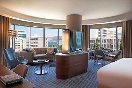Executive Suite with Partial Sea View and Spa Bath