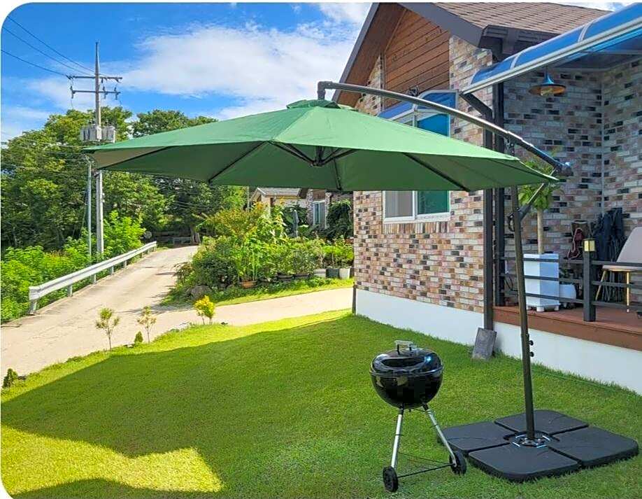 Photo 1 of 18 of E Haedoji Guesthouse (Donghae Bada Eondeokwi 20 Pyeong Detached Country House)
