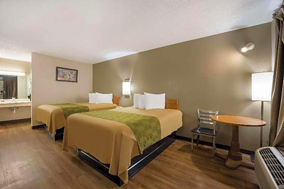 Econo Lodge Live Oak