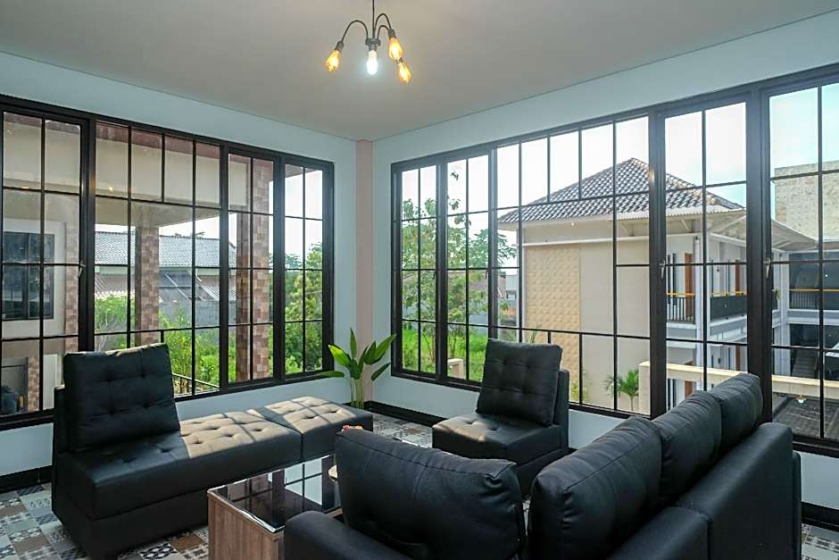 Urbanview Grand Lotus Hotel by RedDoorz