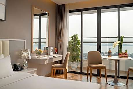 Suite King Bed Ocean View With Balcony