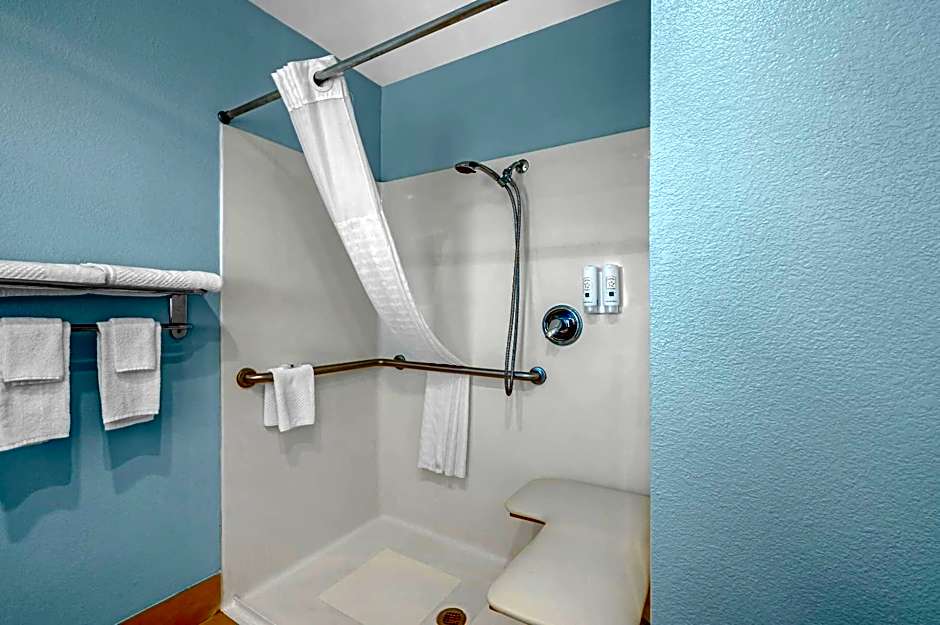 Quality Inn & Suites At Coos Bay