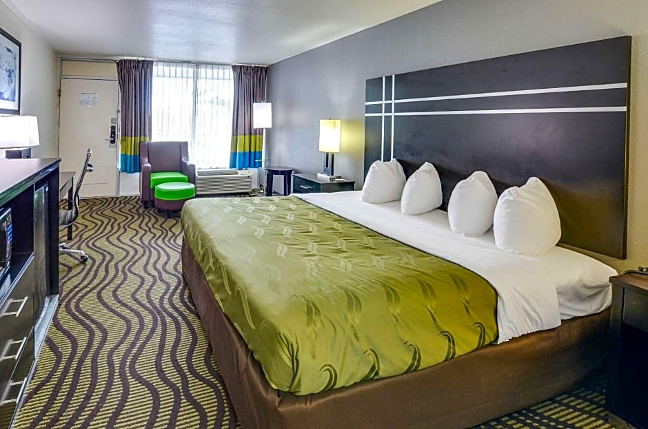 Quality Inn & Suites Hardeeville - Savannah North - Renovated with Hot Breakfast Included