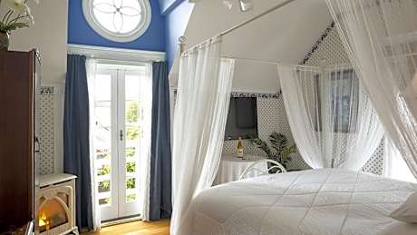 Cabernet House, an Old World Inn