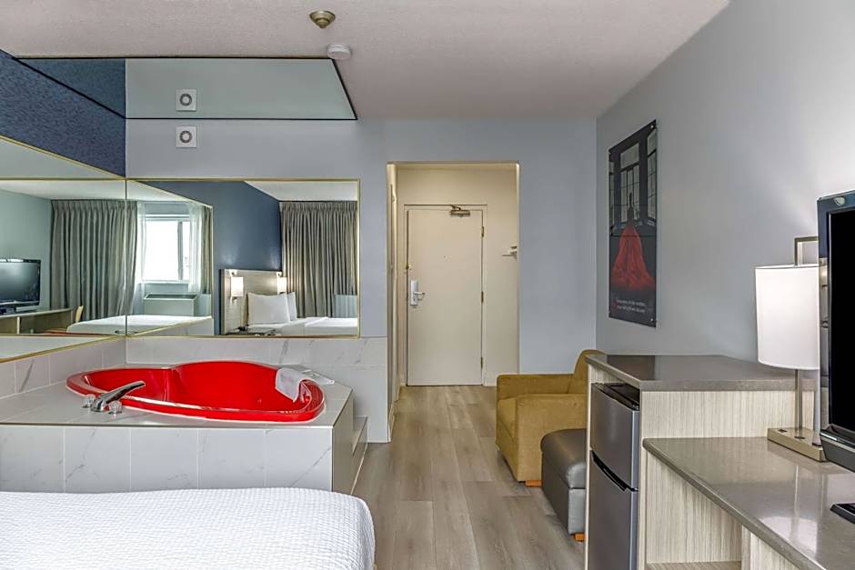 Motel 6 Niagara Falls, ON Near the Falls