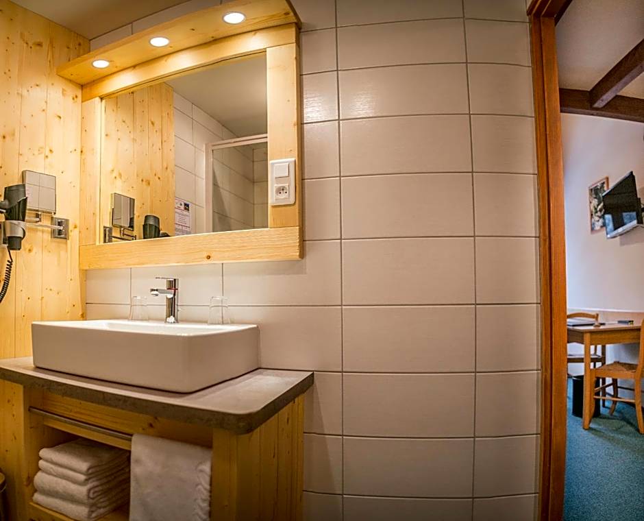 Logis Hôtel Le Vétiné