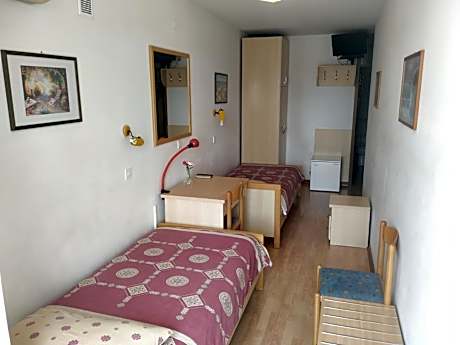 Twin Room with Shower