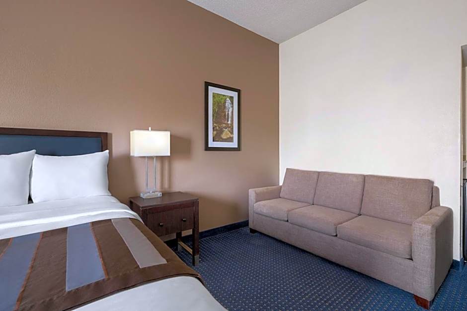 Photo 1 of 6 of 1 King Bed, Accessible