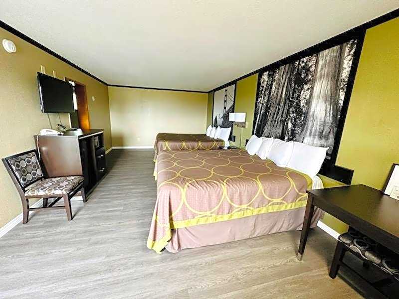 Super 8 by Wyndham Crescent City