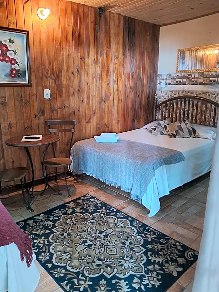 Pousada Marambaia Café - Praiana, econômica, Com café da manhã, piscina ao ar livre e hidromassagem aquecida -Frente para o mar