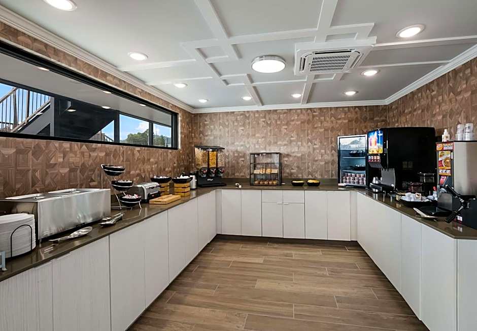 SureStay Plus by Best Western Pigeon Forge