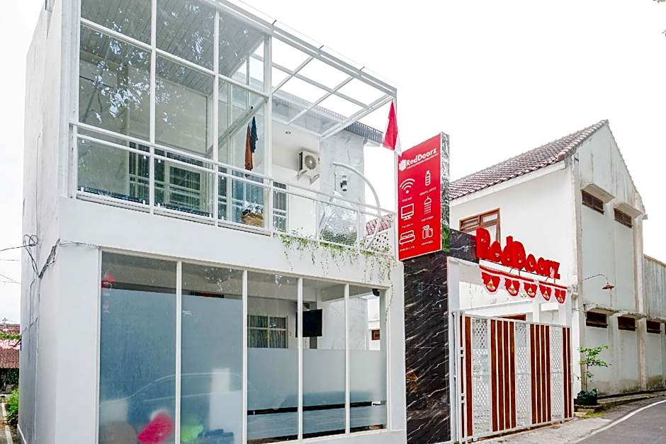 RedDoorz Syariah near Taruna Nusantara Magelang