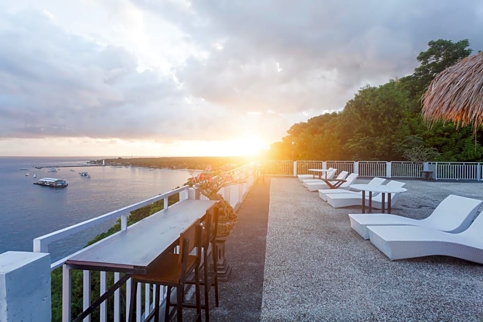 Samuh Sunset Nusa Penida by Pramana Villas