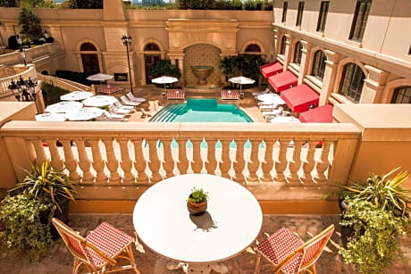 Caroline Astor Suite, Suite, 1 King, Pool view, Balcony