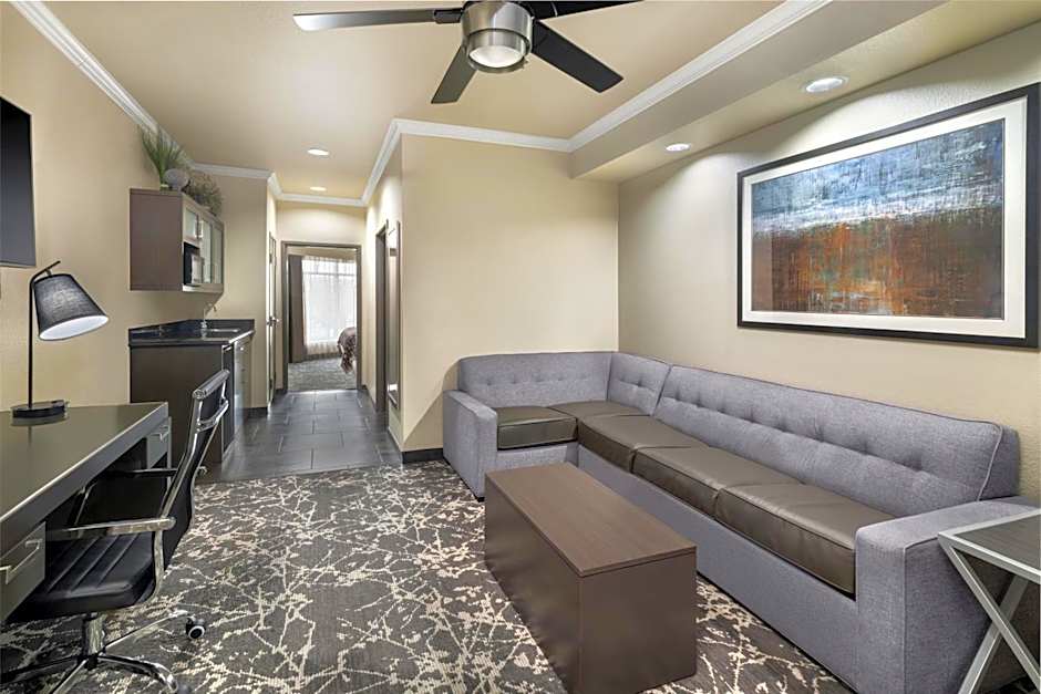 Best Western Premier Crown Chase Inn & Suites