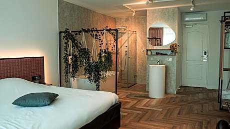 King Room with Spa Bath