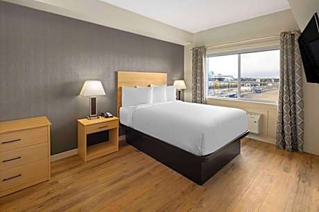 Two-Bedroom Loft Junior Suite with One King Bed and Two Queen Beds - Non-Smoking