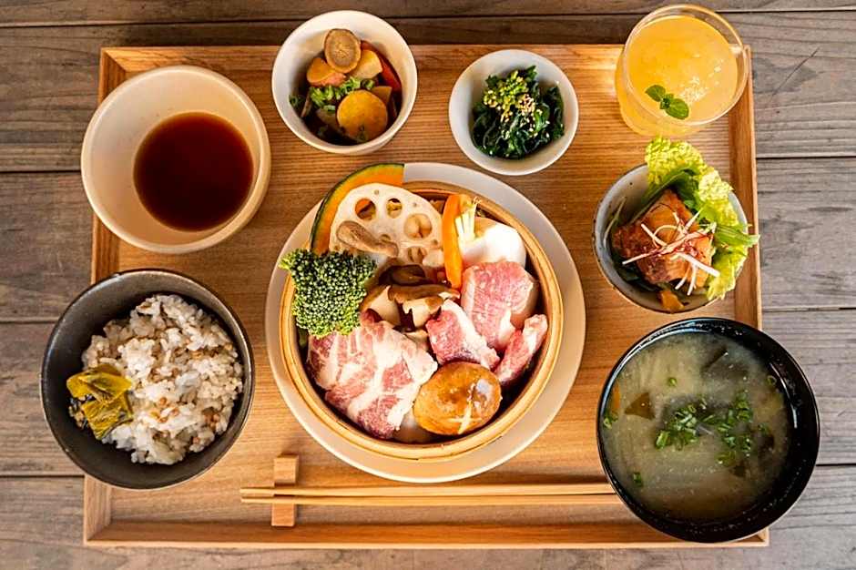 Hostel & Tatami Bar Uchikobare -内子晴れ-