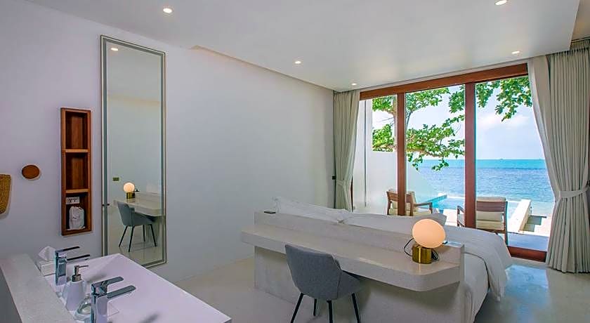 White Whale Beachfront Pool Villa