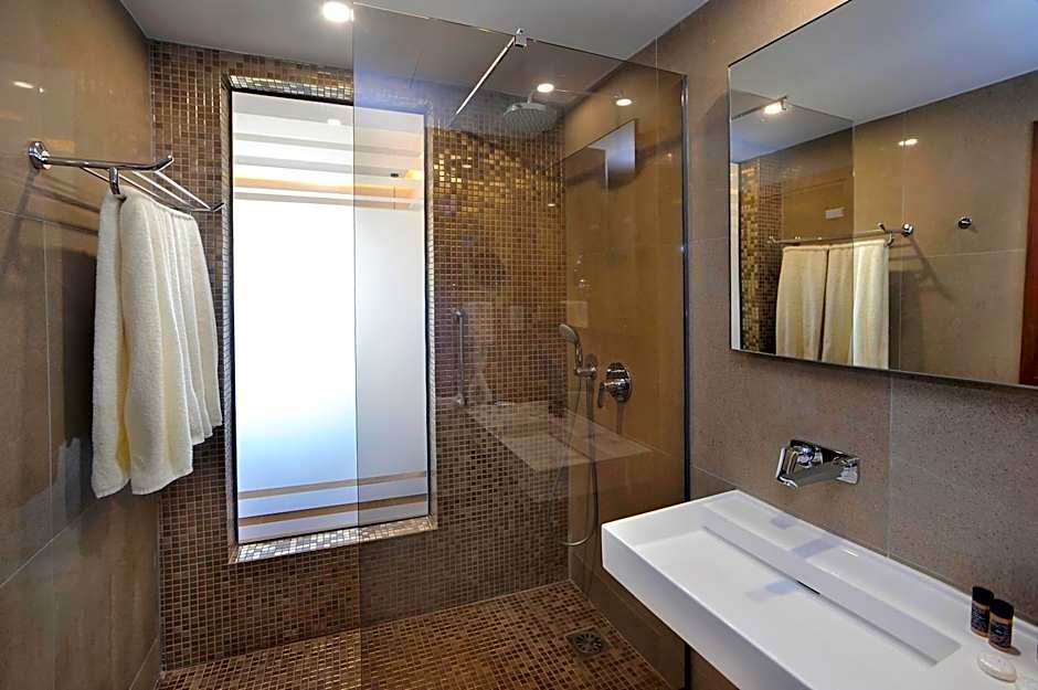 Nelia Beach Hotel & Spa