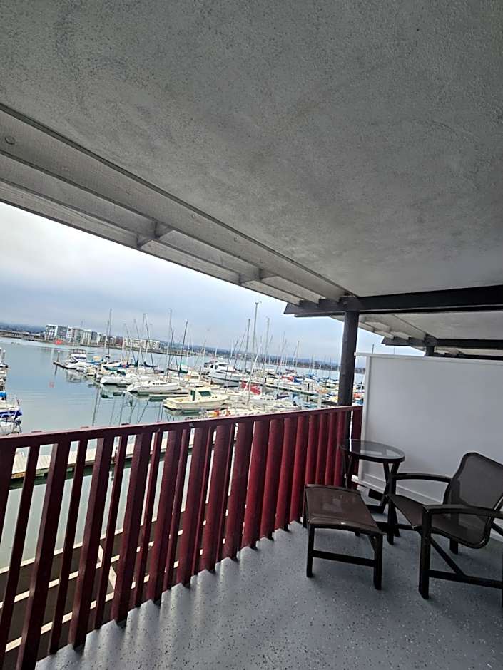 Marina Village Inn
