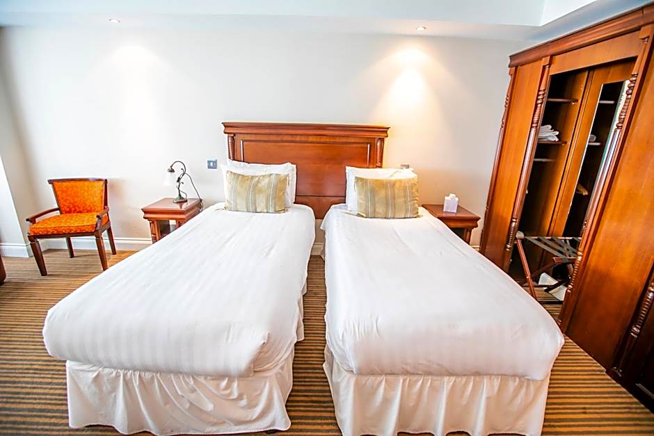 The Casa Hotel and Marco Pierre White Restaurant - Camberley West