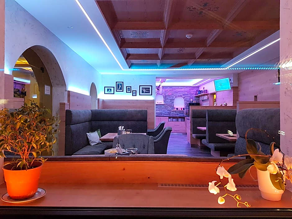 ALPENHOTEL TYROL - B&B - ADULTS ONLY - Alpines Lifestylehotel mit NaturSPA & Wellness