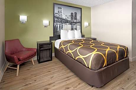 Queen Room - Mobility Access/Non-Smoking