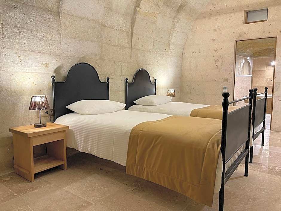 EVANTHIA CAVE SUITES