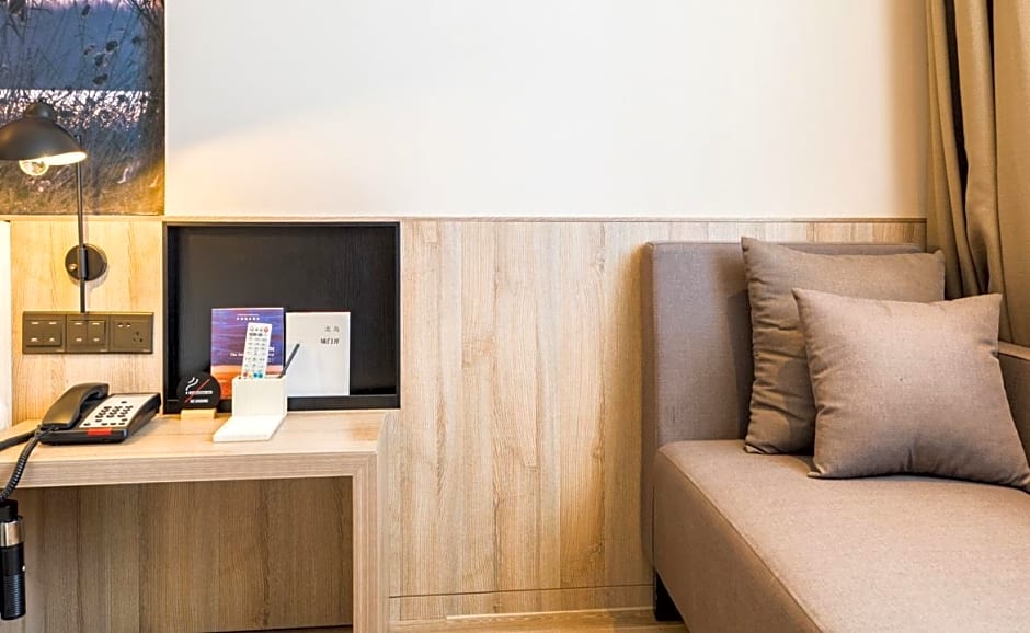 Atour Hotel (Jining Taibai Road Canal City)