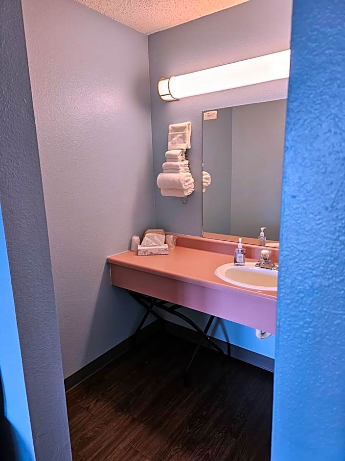 Sumner Motor Inn
