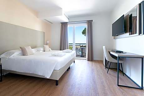 Junior Suite with Balcony and Sea View
