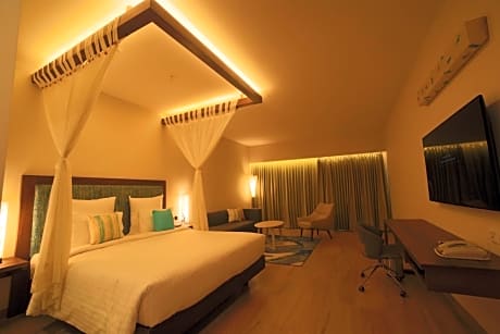 Deluxe Oceanfront Double Room with 15% Discount on Food and Soft Beverage and Laundry