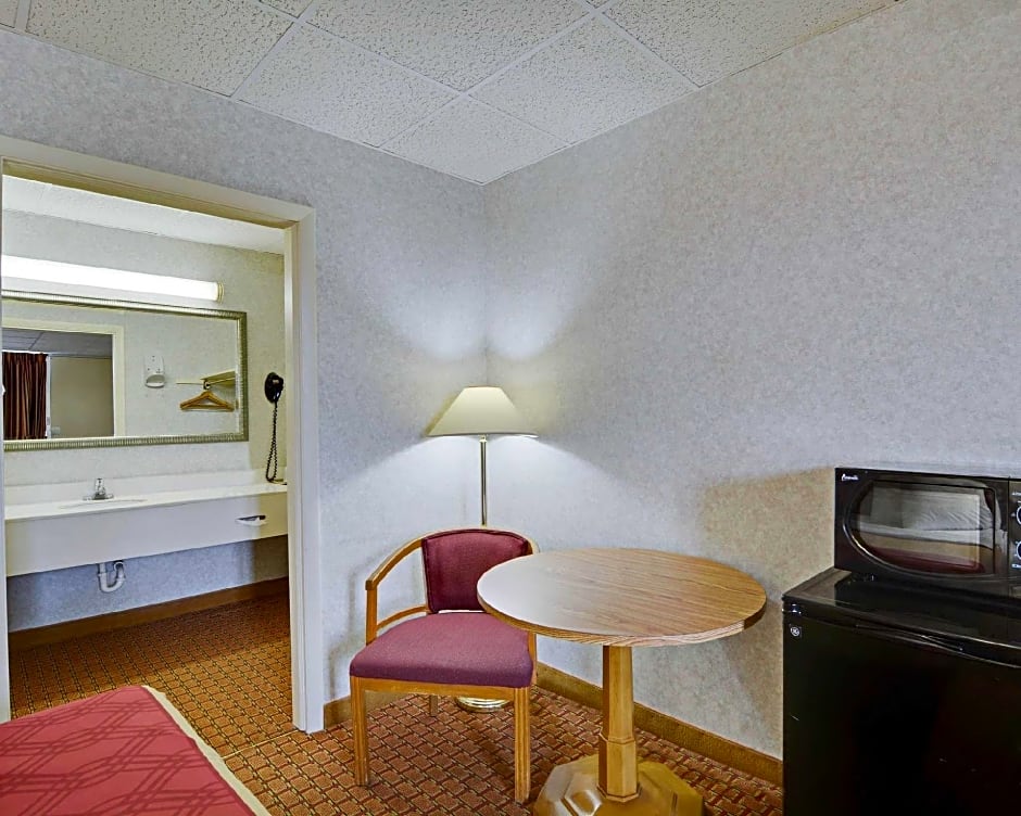 Econo Lodge Wytheville I-77 & I-81