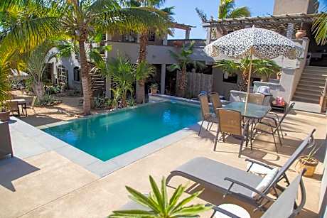 Pure Baja Private Suites-Upscale Property with Infinity Pool and Lush Gardens