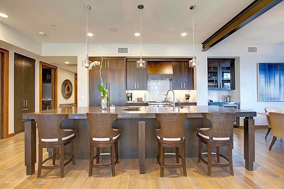 Stein Eriksen Residences