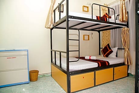 Double Bed in Mixed Dormitory Room