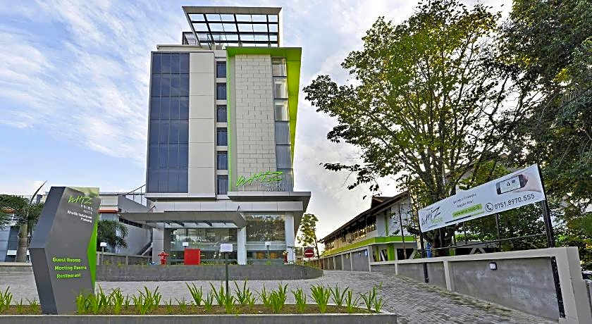 Whiz Prime Hotel Khatib Sulaiman Padang