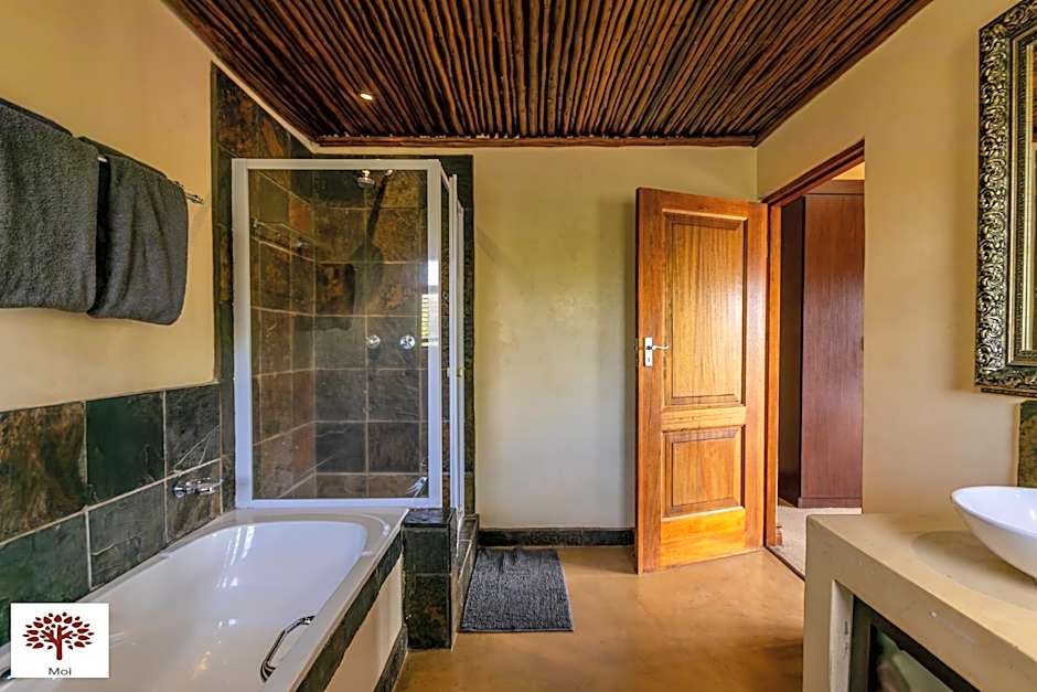 Zebula Golf and Wildlife Estate - Aardwolf Pax 10 - Moi Signature Luxury villa