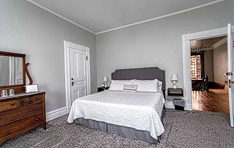 Hatch House Bed & Breakfast