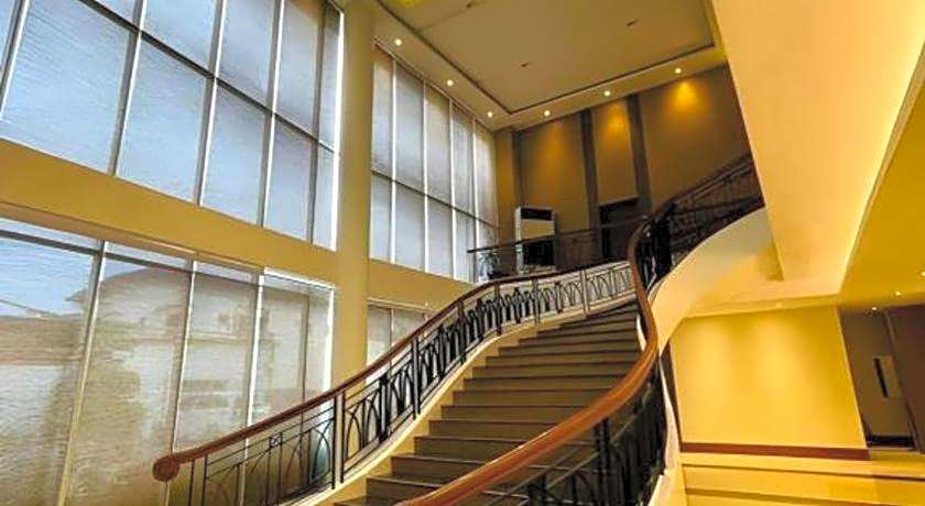 Grand Astoria Hotel