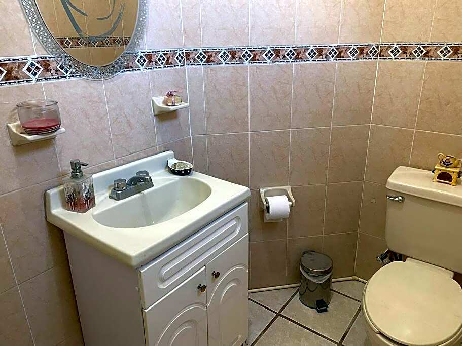 Casa Gaviotas Art cozy 2 bed house with art studio close to downtown