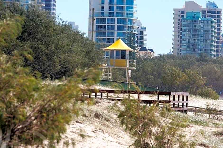 Surfers International Apartments