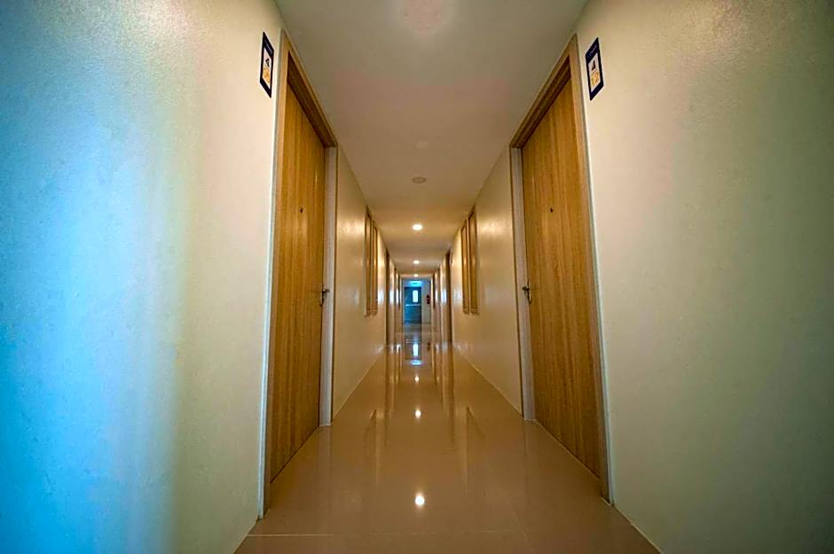 The charlotte smart hotel lopburi