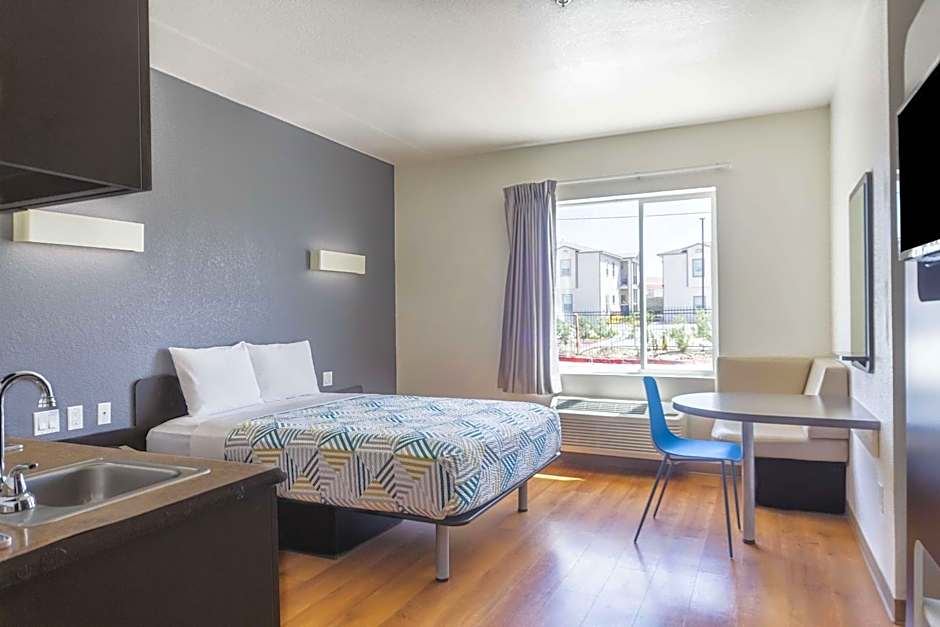 Motel 6-Laredo, TX - Airport