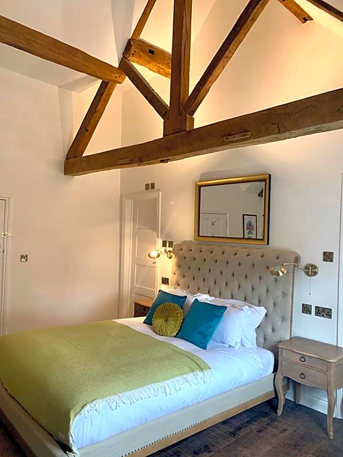 Upstairs at 33 - Self check in boutique accommodation in Worcester Centre