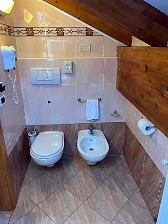 Single Room with Private External Bathroom