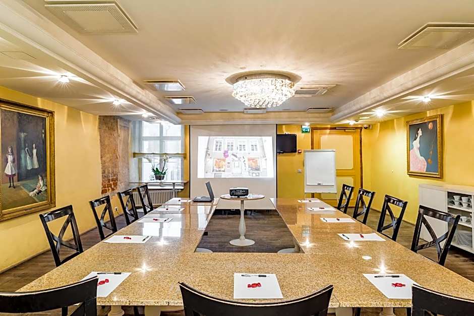 Meriton Old Town Garden Hotel