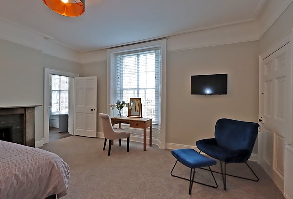 Photo 1 of 7 of Royal 1 King Bed, Landmark View